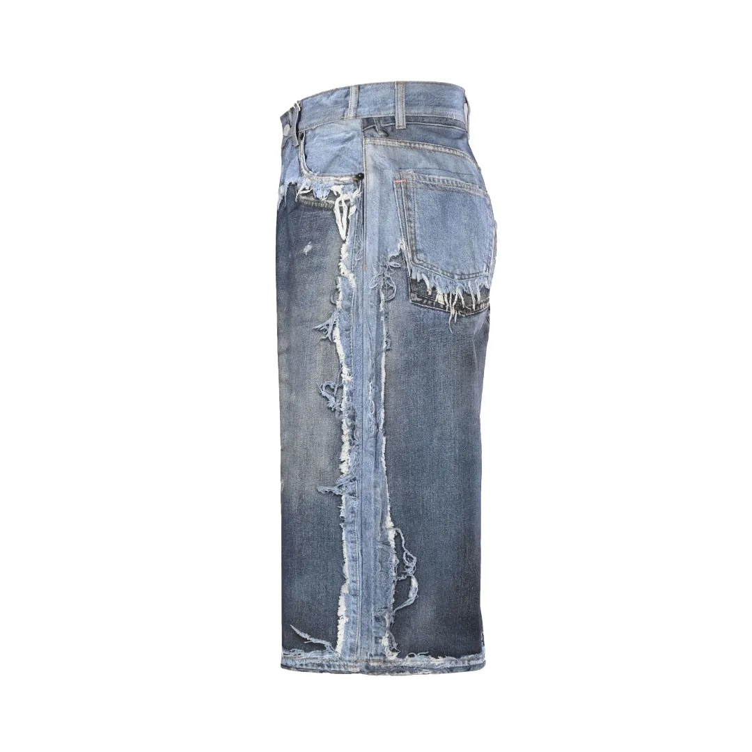 (Higher version) ACNE STUDIOS trompe l'oeil print distressed denim shorts Customized frost white embossed heavy fermented denim fabric, digital printing technology, digital pattern design, the pattern is printed directly on the fabric through an inkjet printer, with natural transitions and clear patterns. Infrared positioning cutting bed, through infrared transmitter and infrared receiver to achieve accurate material Positioning, the accuracy can reach the micron level, so as to meet the effect of high-precision cutting of alignment and striping. It adopts the washing and color frying process, giving priority to a special desizing agent, and then soaking the fabric in it to evenly receive the sizing. After desizing, it is rinsed. The workmanship is extremely complicated, the loss is high, and the loose version Size：S-XL